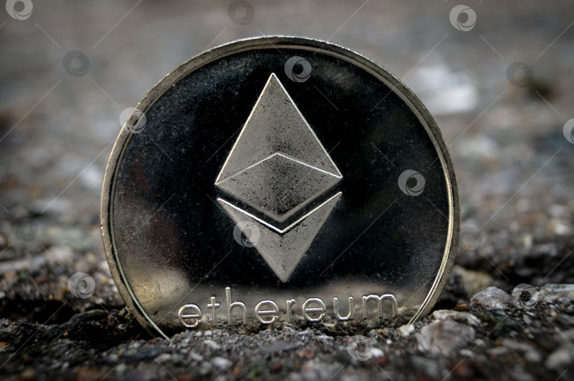 Скачать ethereum - это современный способ обмена, и эта криптовалюта является удобным платежным средством в финансовом секторе фотосток Ozero