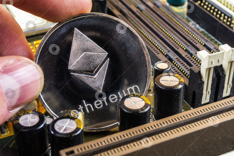 Скачать ethereum - это современный способ обмена, и эта криптовалюта является удобным платежным средством в финансовом секторе фотосток Ozero