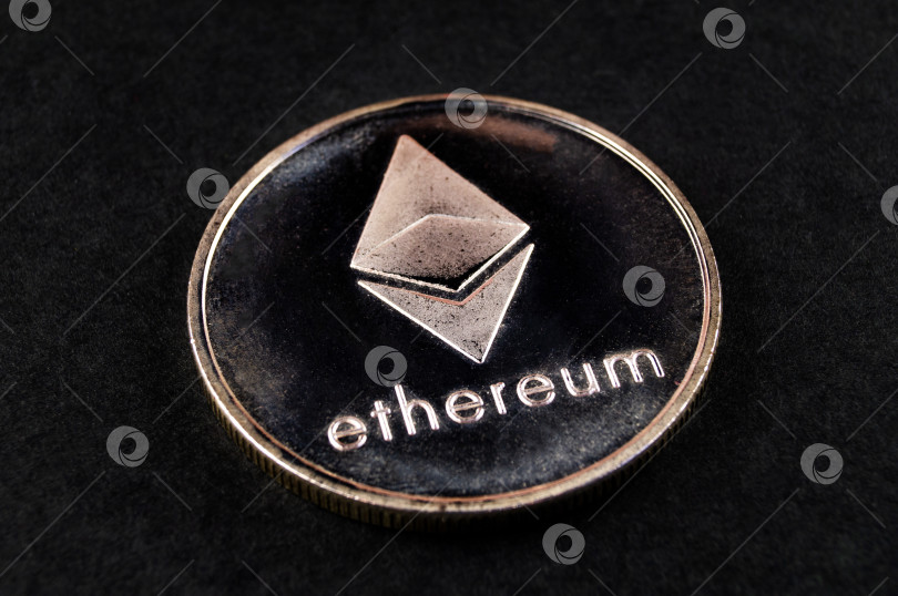 Скачать ethereum - это современный способ обмена, и эта криптовалюта является удобным платежным средством в финансовом секторе фотосток Ozero