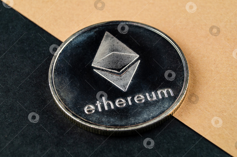 Скачать ethereum - это современный способ обмена, и эта криптовалюта является удобным платежным средством в финансовом секторе фотосток Ozero