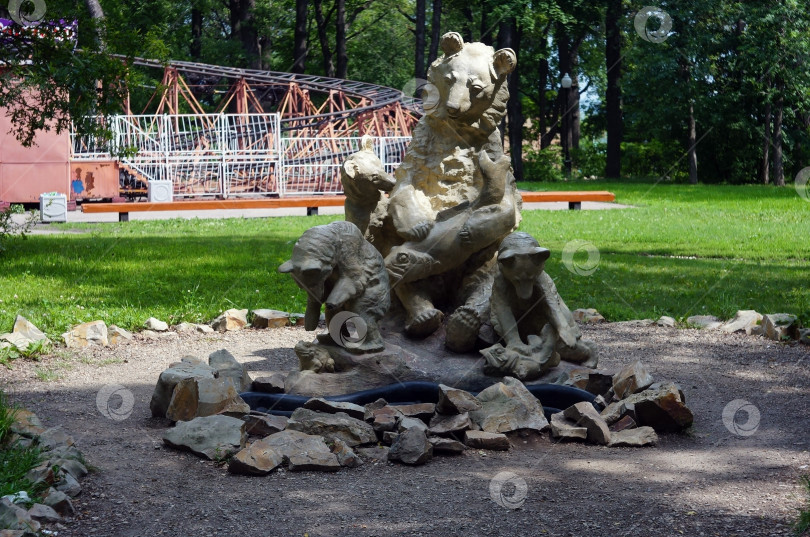 Скачать Пенза, Россия - июль 2012: Скульптура в городском парке фотосток Ozero