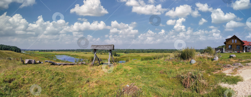 Скачать Пейзаж с панорамой на реку и лес. фотосток Ozero