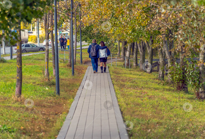 Скачать Прогулка по парку фотосток Ozero