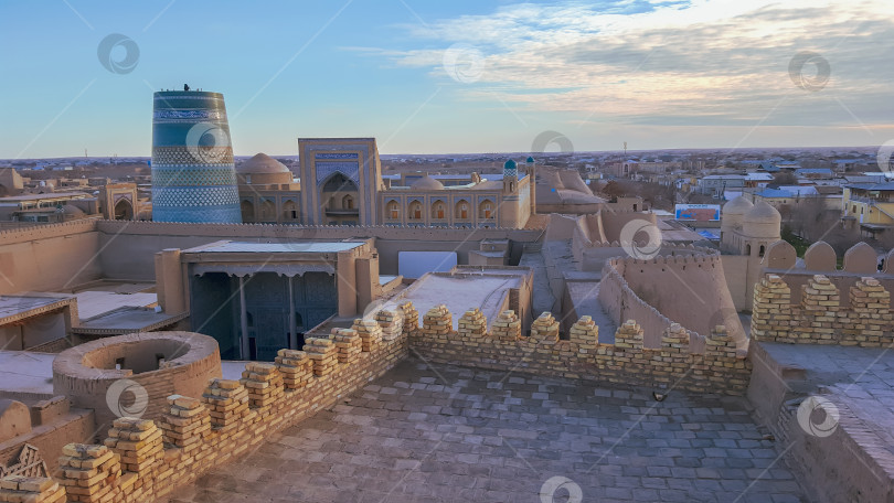 Скачать Старый город Хивы на закате, Узбекистан фотосток Ozero