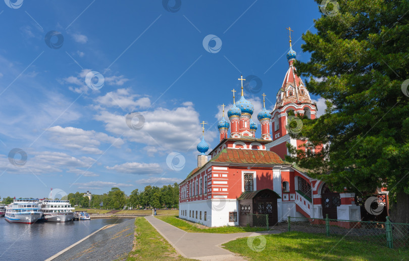 Скачать Вид на церковь царевича Димитрия на крови в древнем городе Углич фотосток Ozero