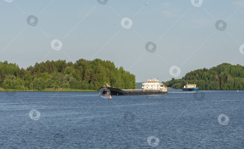 Скачать По Волге плывет баржа фотосток Ozero