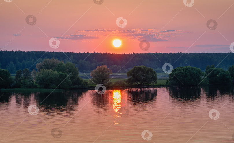 Скачать Река Волга на закате фотосток Ozero