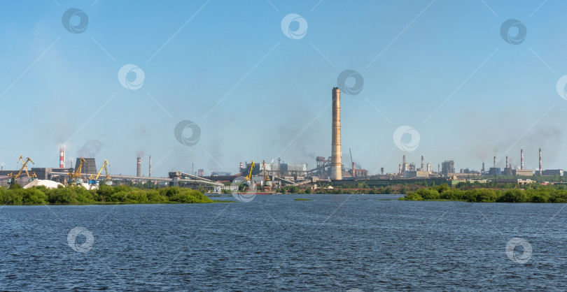 Скачать Череповецкий металлургический завод, вид с реки Шексна фотосток Ozero