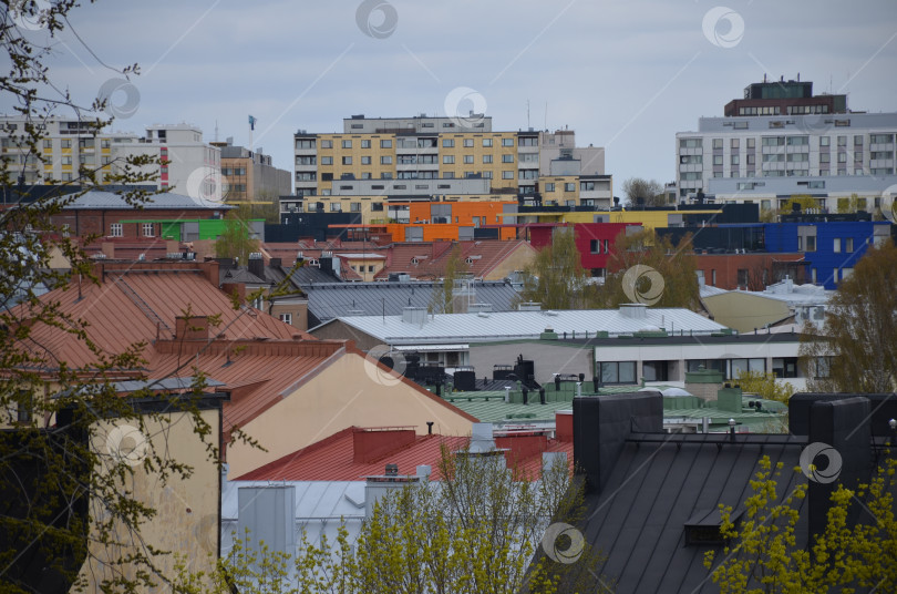 Скачать Вид на крыши городских кварталов Хельсинки, разноцветные дома фотосток Ozero