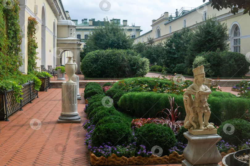 Скачать вид на Висячий сад Малого Эрмитажа в Санкт-Петербурге фотосток Ozero