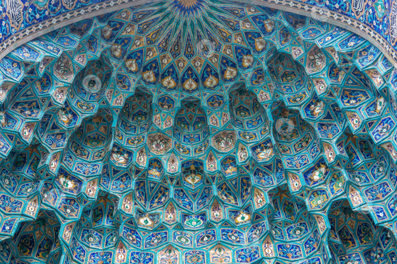 Скачать деталь портала Санкт-Петербургской мечети, элемент традиционной исламской архитектуры фотосток Ozero