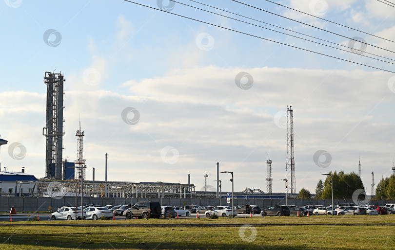 Скачать панорамный вид на промышленное предприятие со стоянкой транспортных средств фотосток Ozero