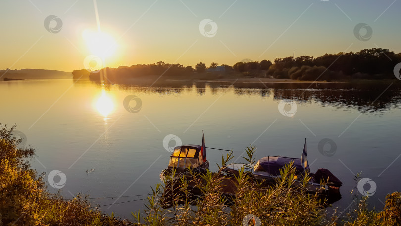 Скачать Закат на реке Ока, Подмосковье, Россия фотосток Ozero