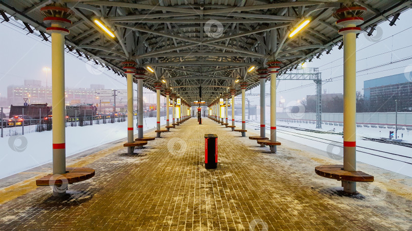 Скачать Железнодорожная станция МЦК зимой, Москва, Россия фотосток Ozero