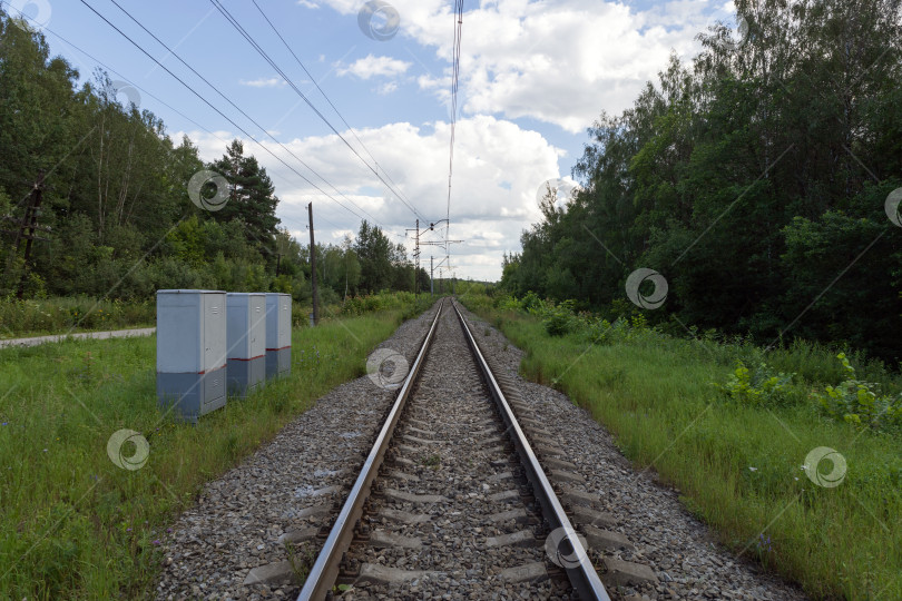 Скачать Железнодорожное полотно и релейный шкаф фотосток Ozero