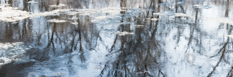 Скачать Весенний лед на реке тает фотосток Ozero
