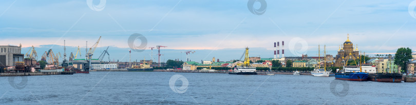 Скачать городской пейзаж исторического центра Санкт-Петербурга, вид на набережную Лейтенанта Шмидта с Благовещенского моста через Неву фотосток Ozero