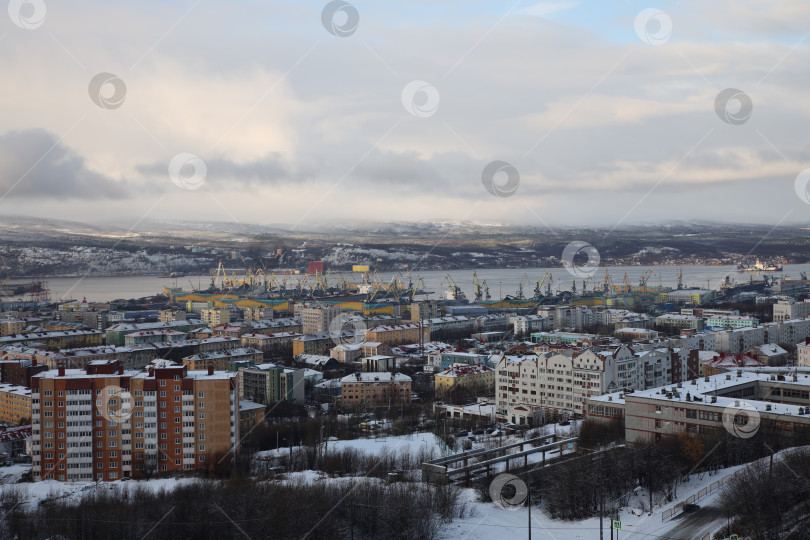 Скачать Вид на порт в городе Мурманск фотосток Ozero