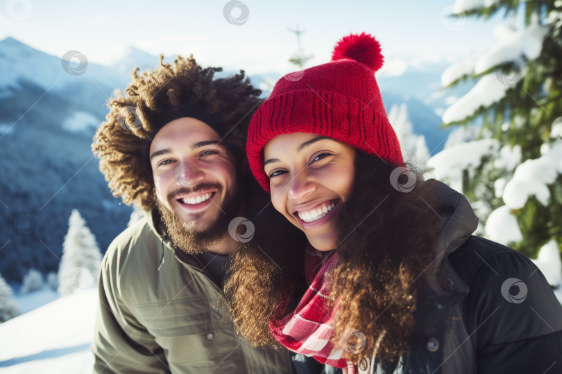 Скачать Группа молодых друзей веселится на Новый год на фоне горного шале, улыбается и делает селфи. Генеративный искусственный интеллект фотосток Ozero