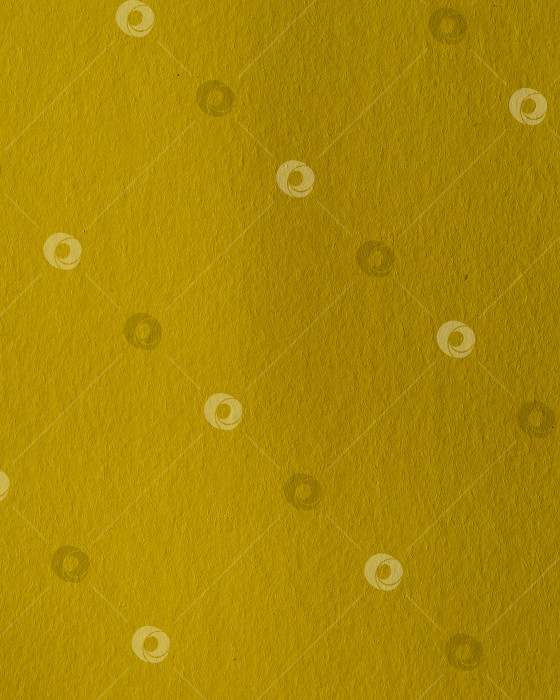 Скачать Абстрактный фон из зелено-желтой бумаги. Крупный план, текстура бумаги. Желто-зеленый картон крупным планом -текстурированный бумажный фон. Абстрактный фон из плотной бумаги болотного цвета фотосток Ozero