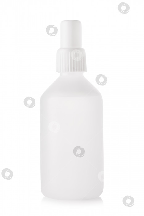Скачать Пластиковая бутылка с антисептиком, выделенная на белом фоне фотосток Ozero