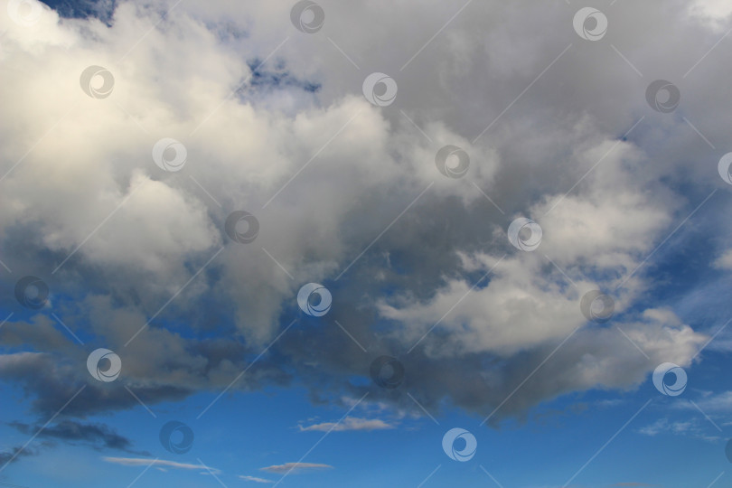 Скачать Небо в облаках фотосток Ozero