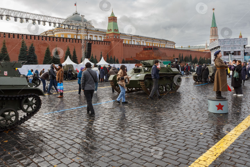 Скачать Москва, Россия - Ноябрь 07,2023: Экспозиция на Красной площади фотосток Ozero