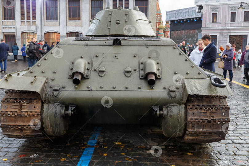 Скачать Москва, Россия - Ноябрь 07,2023: Танк времен II-ой мировой войны фотосток Ozero