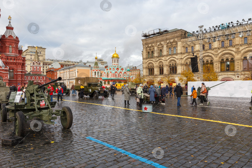 Скачать Москва, Россия - Ноябрь 07,2023: Экспозиция на Красной площади фотосток Ozero