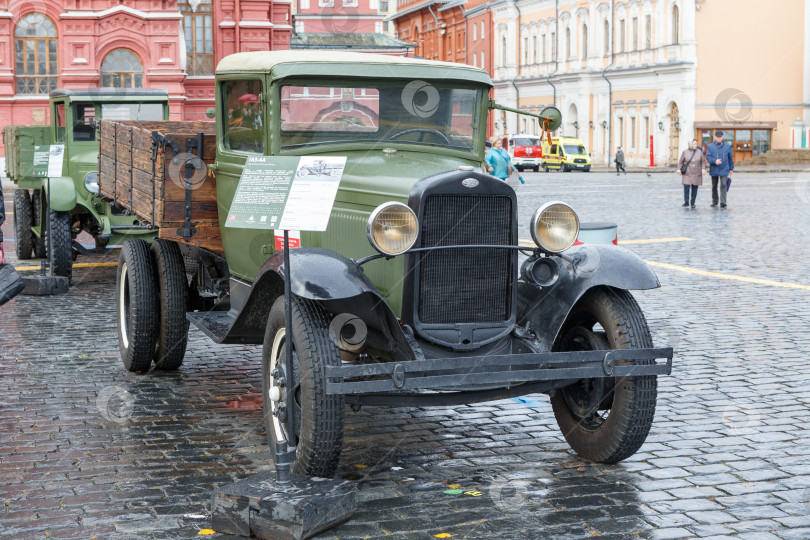Скачать Москва, Россия - Ноябрь 07,2023: Военный грузовик времен II-ой мировой войны фотосток Ozero