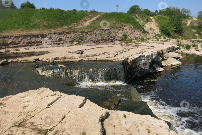 Скачать Ульянка, Россия, 16 июня 2023 года, водопад на реке Тосна. фотосток Ozero