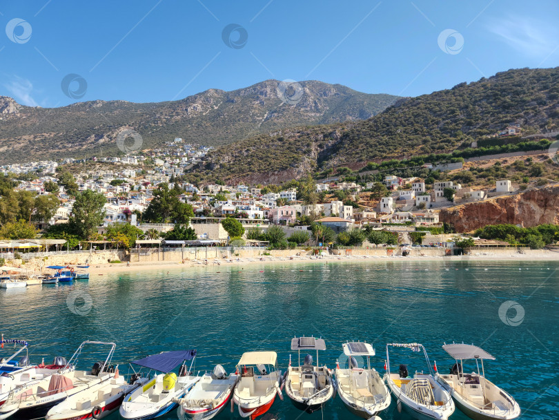 Скачать Курортный городок Калкан на побережье Средиземного моря, Турция фотосток Ozero