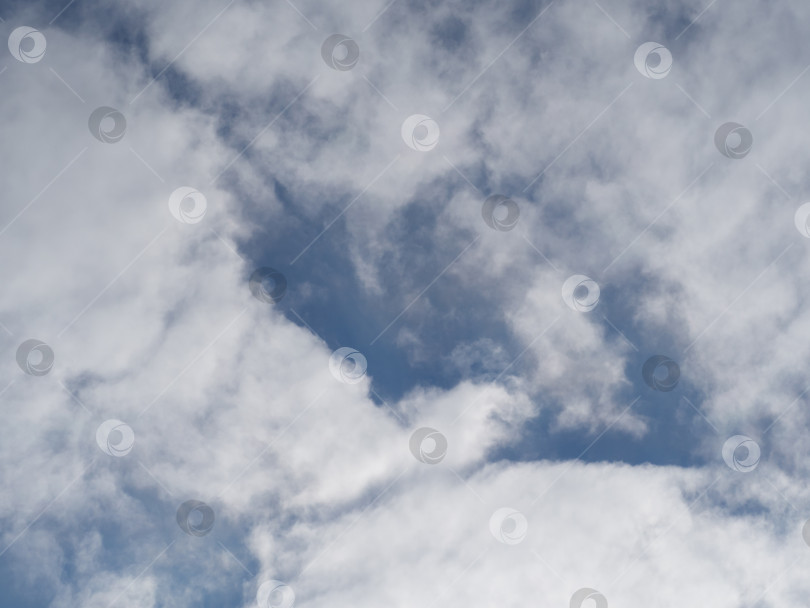 Скачать Облачное небо, кучевые облака на небе фотосток Ozero
