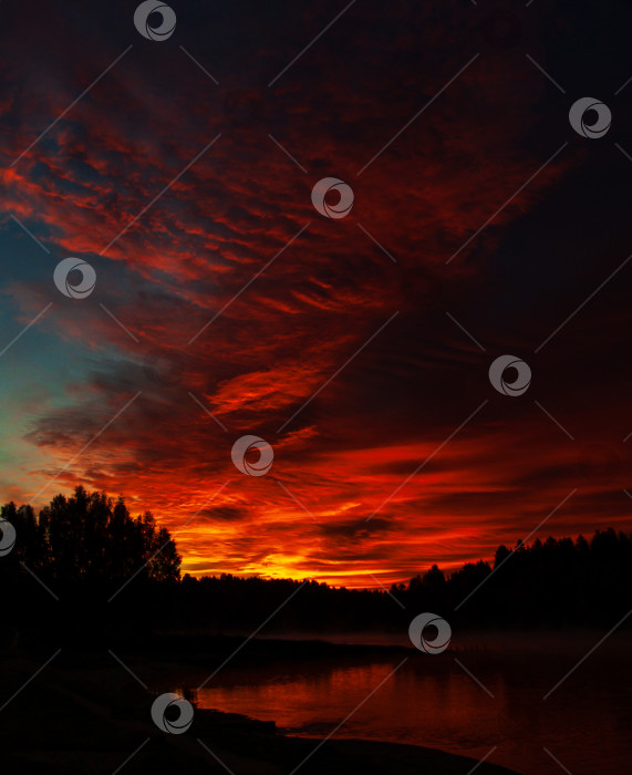 Скачать Восход солнца над озером фотосток Ozero