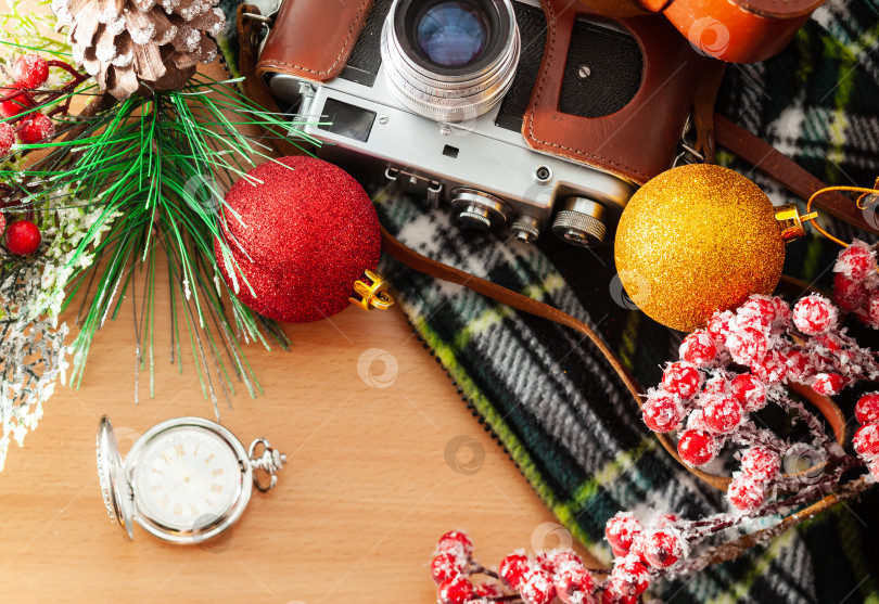 Скачать Рождественские украшения на столе фотосток Ozero