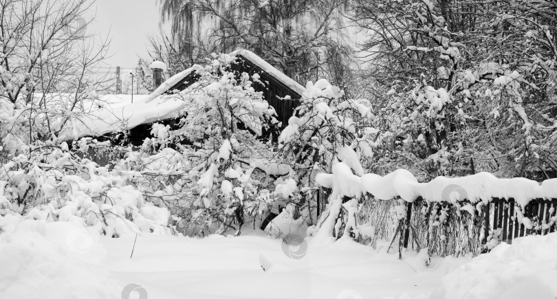 Скачать Деревенский дом в снегу фотосток Ozero