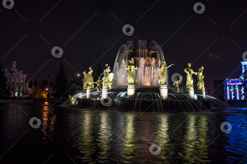 Скачать Москва, Россия, Фонтан "Дружба народов" ВДНХ фотосток Ozero