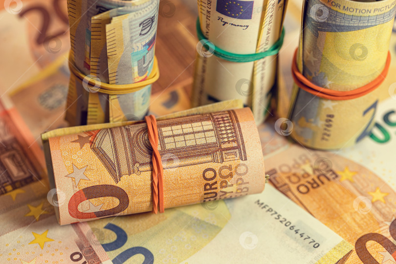 Скачать Фон из скрученных и разбросанных банкнот евро фотосток Ozero