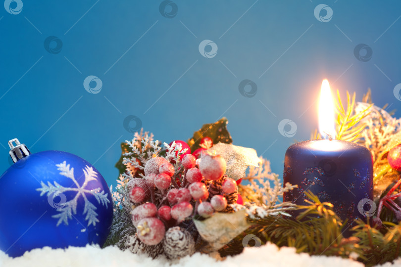 Скачать Рождественское украшение со свечой фотосток Ozero