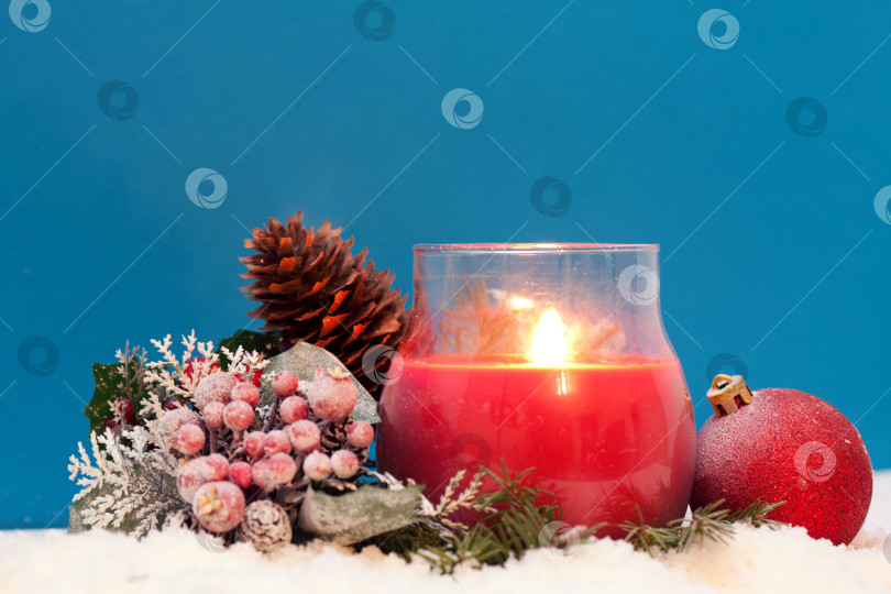 Скачать Рождественское украшение со свечой фотосток Ozero