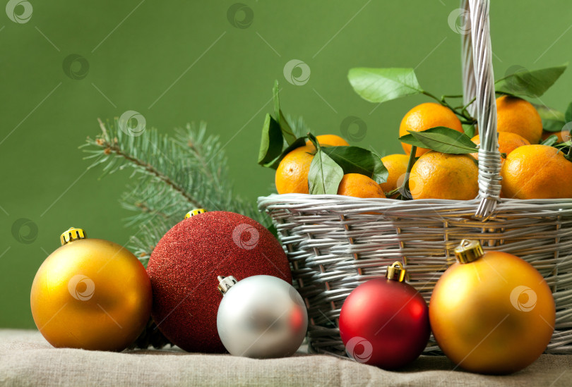 Скачать Рождественское украшение с мандаринами фотосток Ozero