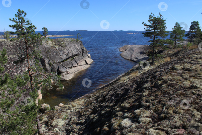 Скачать Каменистый берег Ладожского озера, Россия, Карелия фотосток Ozero