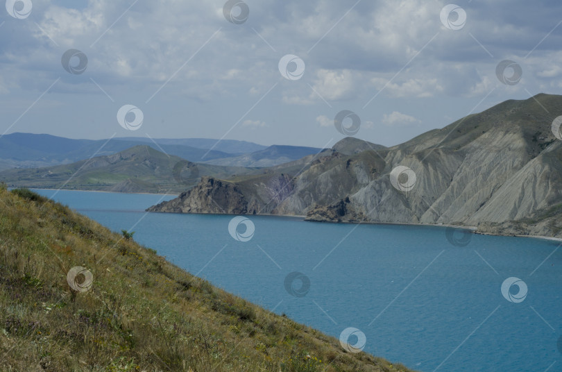 Скачать Горные пейзажи, море и облака в поселке Орджоникидзе фотосток Ozero