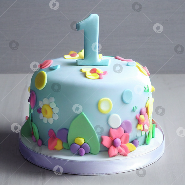 Скачать искусственный интеллект, созданный искусственным интеллектом, праздничный торт со свечами. синий торт с номером один. день рождения 1 год. детский праздничный торт. десерт. порождающий искусственный интеллект фотосток Ozero