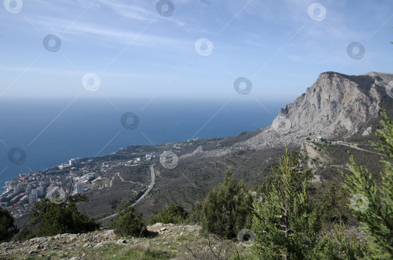 Скачать Вид на Черное море с вершины Форосского канта фотосток Ozero