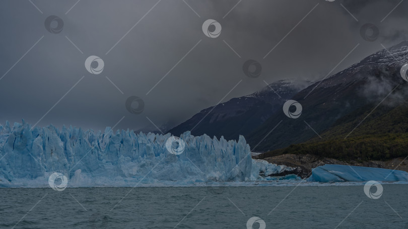 Скачать Потрясающий ледник Перито-Морено. фотосток Ozero