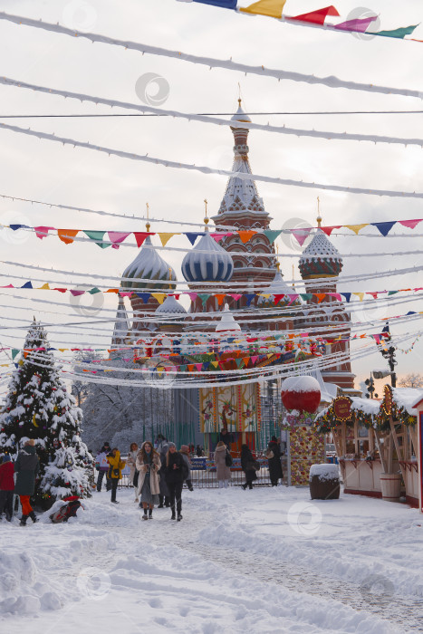 Скачать Москва,Россия,Красная площадь,вид на собор Василия Блаженного зимой фотосток Ozero