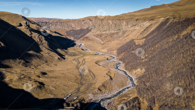 Скачать Река в ущелье Кавказа фотосток Ozero