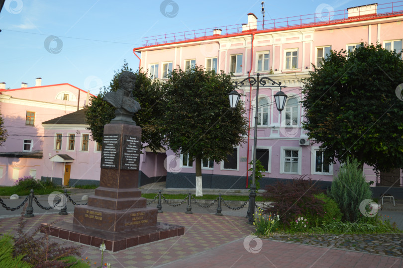 Скачать Памятник генералу Сеславину фотосток Ozero