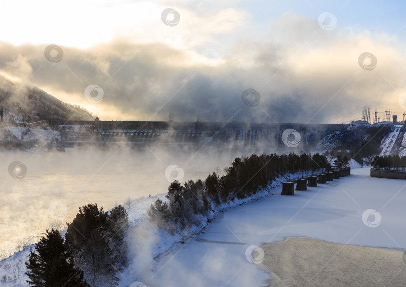 Скачать Вид на Красноярскую гидроэлектростанцию фотосток Ozero